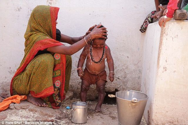 Індієць маленьким ростом шокував мережу: фото - фото 184018