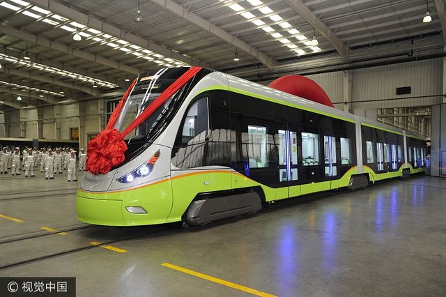 У Китаї випустили перший безпілотний трамвай - фото 185478