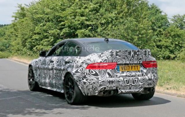 "Гарячий" седан Jaguar XE R засвітився на тестах - фото 180986