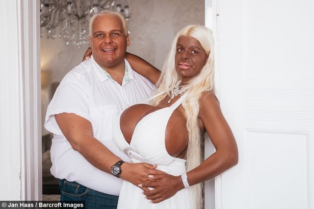 Жінка з найбільшими грудьми в Європі вирішила збільшити сідниці - фото 182957