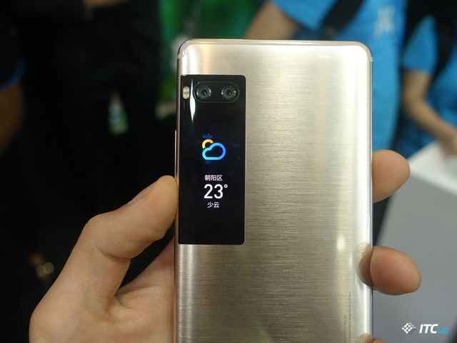 Чим здивували Meizu Pro 7 і Pro 7 Plus: огляд і ціна нових смартфонів - фото 184738