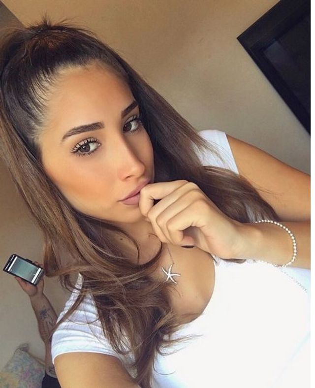 Спокуслива дівчина-воїн стала зіркою Instagram - фото 182244