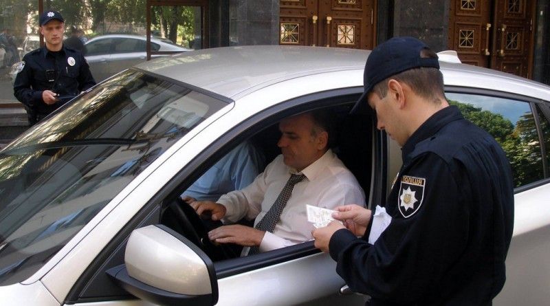 Поліцейські можуть зупинити ваше авто – і ось чому