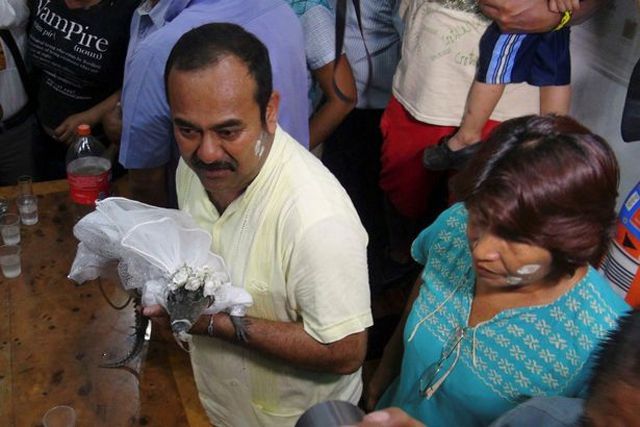 У Мексиці мер міста одружився з крокодилом: фотофакт - фото 178487