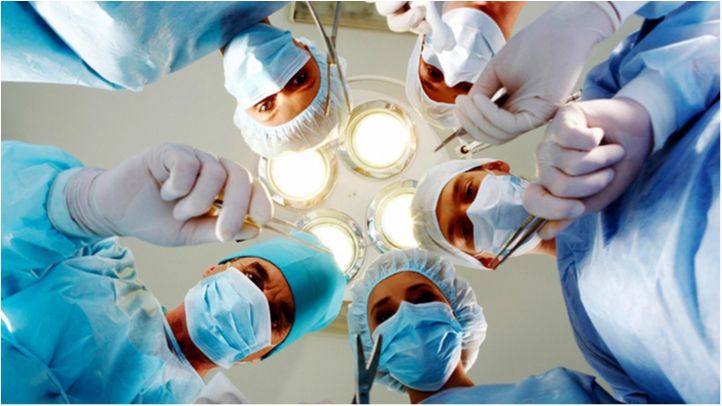 У Росії лікарі робили селфі просто під час операцій