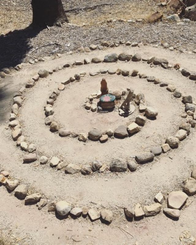 Дочка Майкла Джексона роздяглася перед статуєю Будди: відверте фото - фото 185436