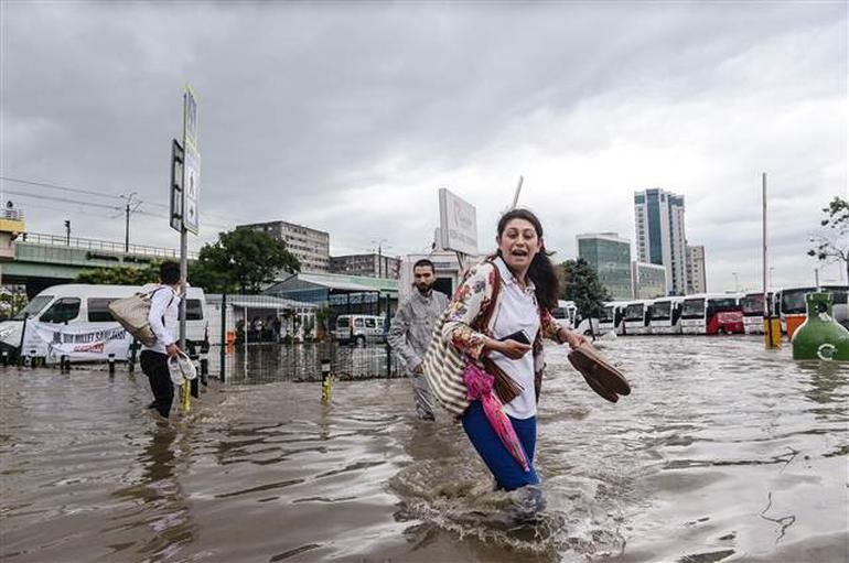 Сильні зливи перетворили Стамбул у Венецію: з'явилося відео