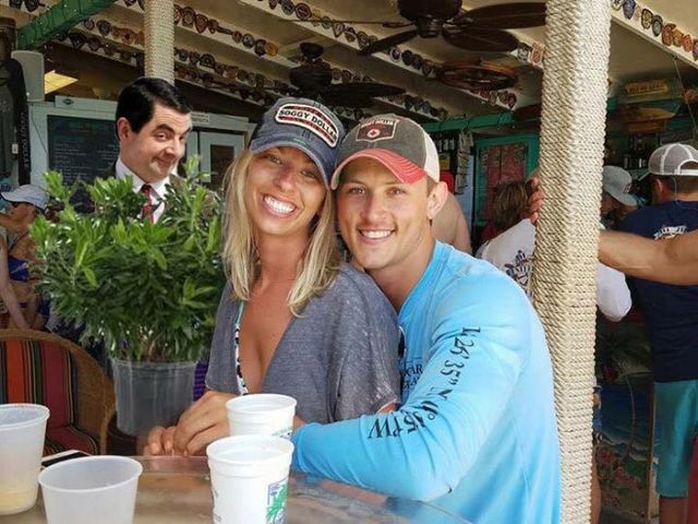 Дівчина попросила підправити її романтичне фото – і відразу пожаліла про це - фото 178120