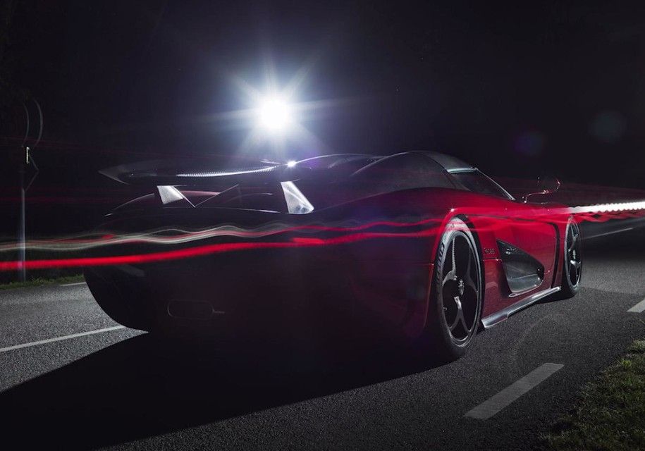 Суперкари Koenigsegg показали на незвичайних фото