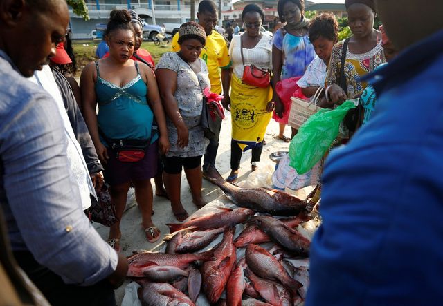 Звичайні будні у колишній колонії Франції: вражаючі фото - фото 180850