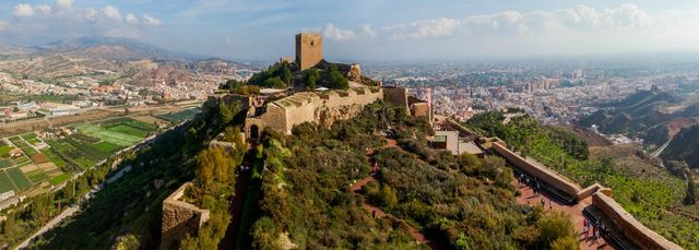 10 найдивовижніших замків Іспанії - фото 183538