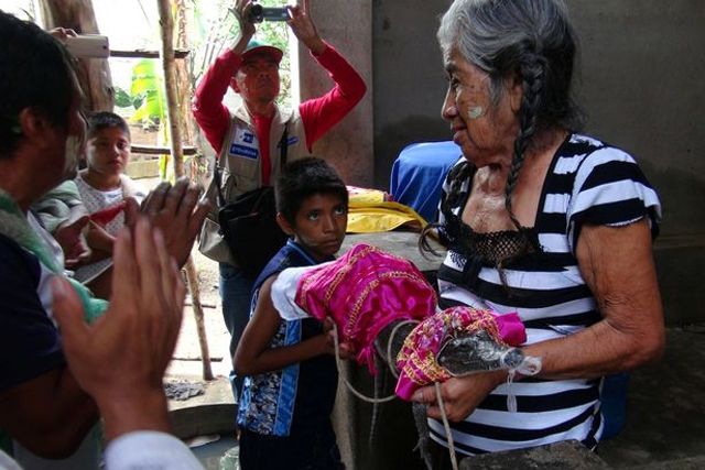 У Мексиці мер міста одружився з крокодилом: фотофакт - фото 178489