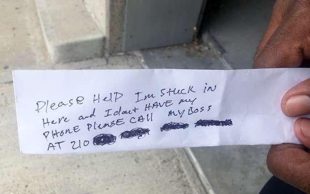Американець застряг у банкоматі і просив порятунку на чеках - фото 181272