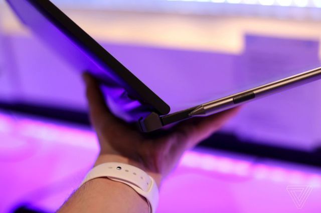 Випущено перший у світі ноутбук із бездротовою зарядкою - фото 180700