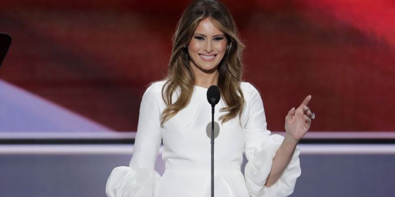 Як вдягаються перші леді світу