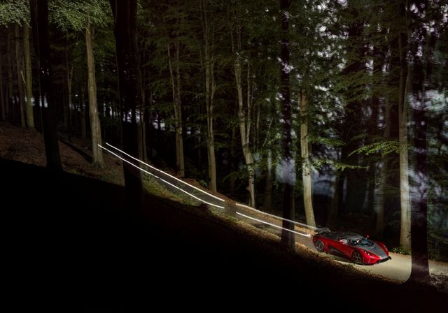 Суперкари Koenigsegg показали на незвичайних фото - фото 180343