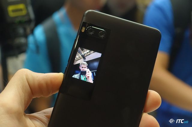 Чим здивували Meizu Pro 7 і Pro 7 Plus: огляд і ціна нових смартфонів - фото 184742