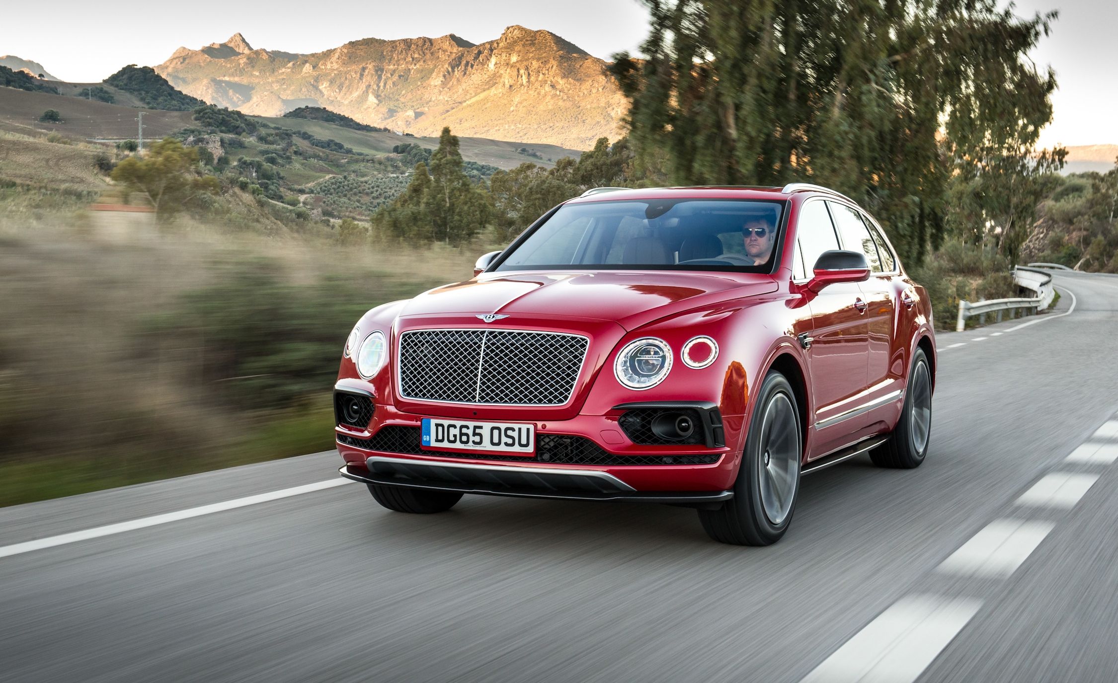 Bentley вивів на тести гібридну версію Bentayga
