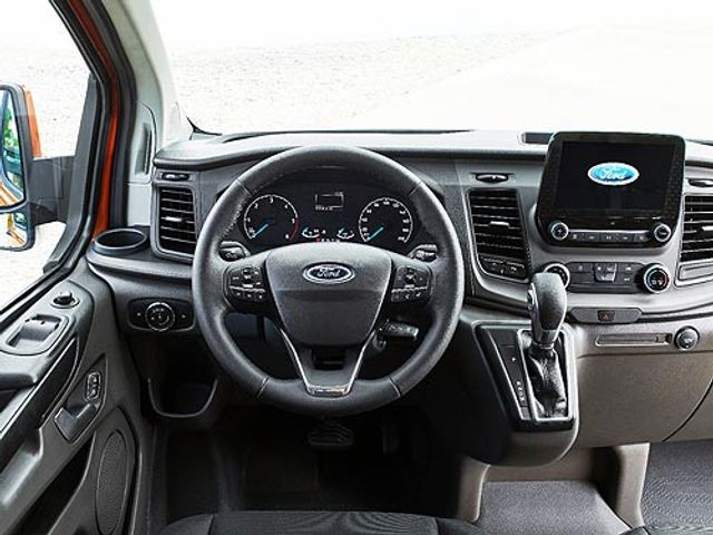 Оновлений фургон від Ford: ефектні фото - фото 182521