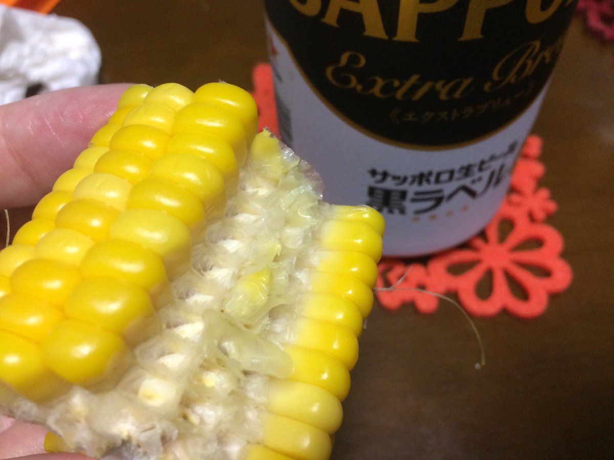 Лайфхак, який змінить ваше життя: як треба їсти варену кукурудзу