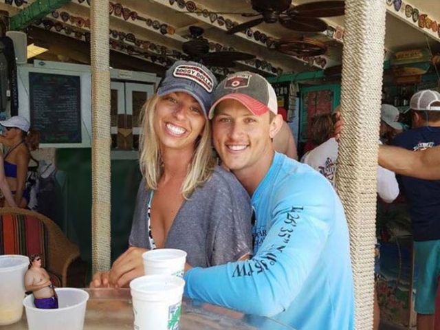 Дівчина попросила підправити її романтичне фото – і відразу пожаліла про це - фото 178119