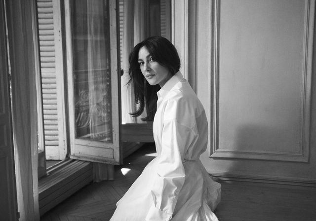 Моніка Беллуччі знялася у спокусливій фотосесії - фото 180163