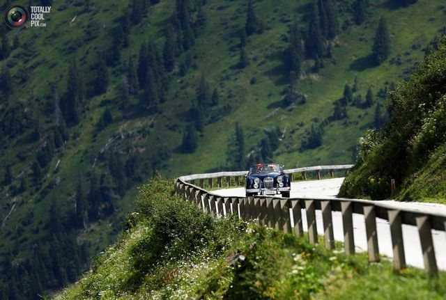 Змагання класичних авто в Альпах, на які можна дивитися вічно - фото 184915