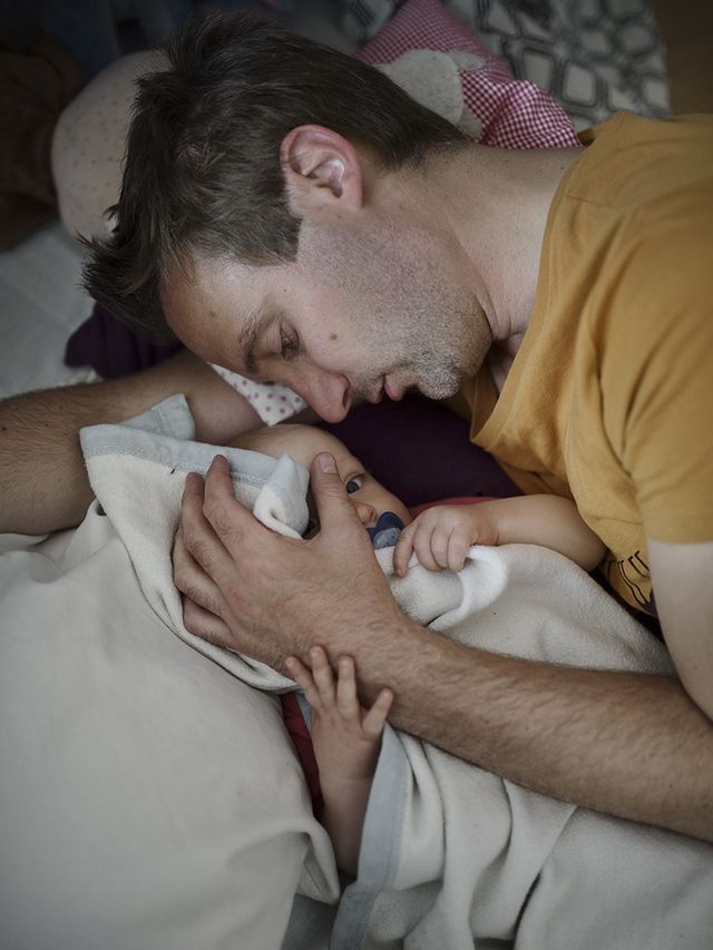 Татусі у декреті: милі фото, які вас зворушать - фото 179658