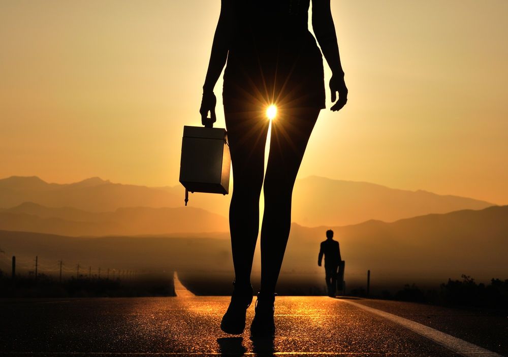 Оголена дівчина в Бразилії прогулялась по трасі (18+)