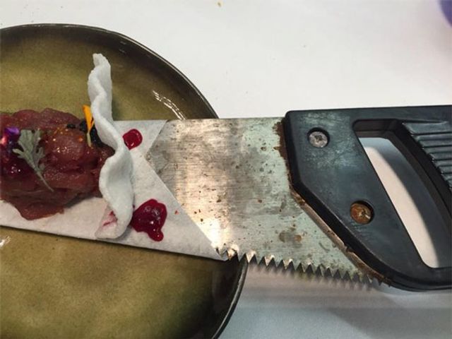 Як виглядають безглузді презентації страв в дорогих ресторанах: кумедні фото - фото 183779