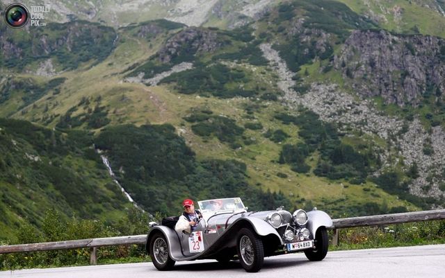Змагання класичних авто в Альпах, на які можна дивитися вічно - фото 184921