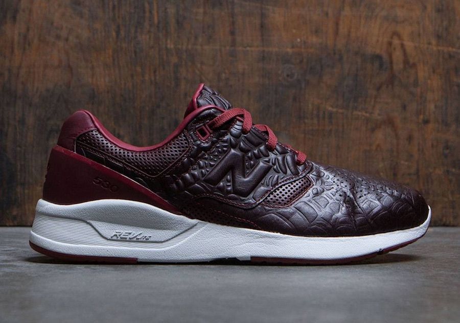 Marvel і New Balance кросівки для фанів Людини-павука: зацініть фото!