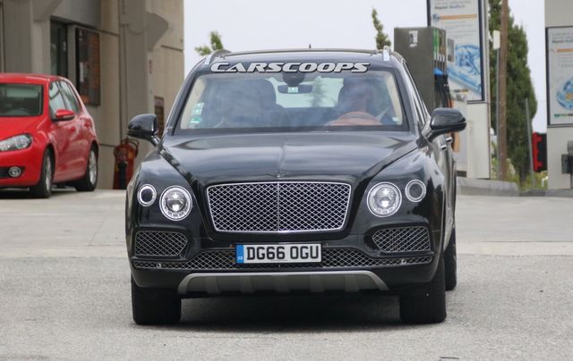 Bentley вивів на тести гібридну версію Bentayga - фото 179602