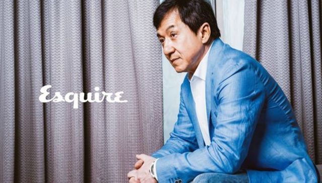 Усміхнений та красивий. Джекі Чан знявся для популярного глянцю - фото 178923