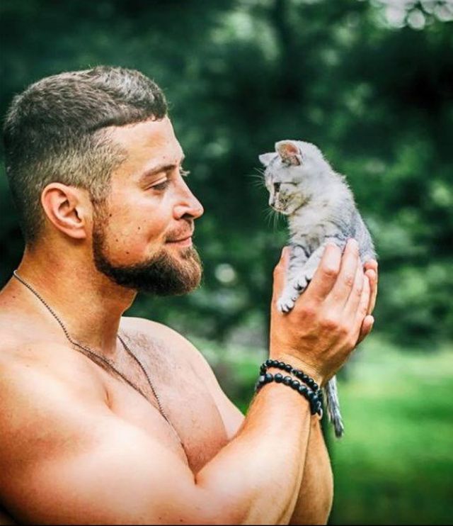 Ветерани АТО знялися у фотосесії, щоб привернути увагу до безпритульних тварин - фото 185428