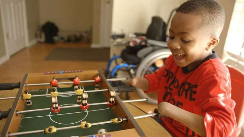 Лікарі вперше в світі пересадили дві руки дитині