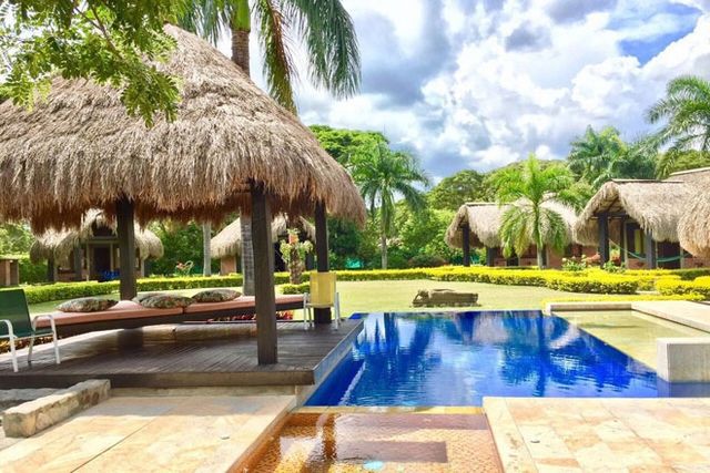 З'явився перший в світі секс-курорт - фото 183750