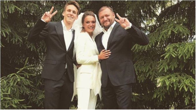 Не штанами єдиними. Дочка Добкіна похвалилася шалено дорогою весільною сукнею