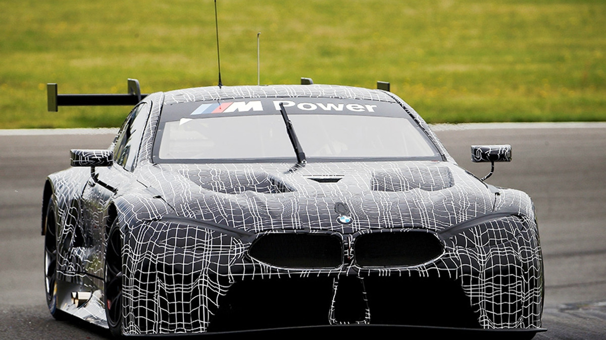 Опубліковані "живі" фото гоночної BMW M8 - фото 1
