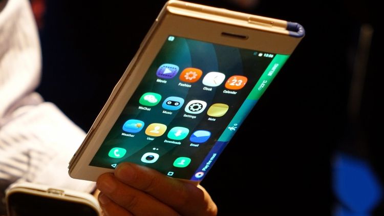 Блогер показав складений навпіл планшет Lenovo: відеофакт