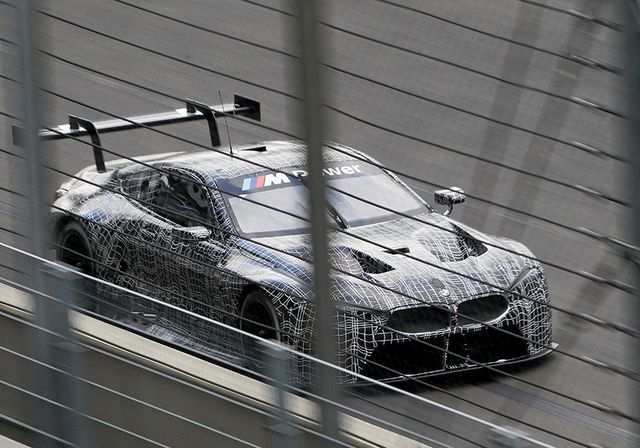 Опубліковані "живі" фото гоночної BMW M8 - фото 182964