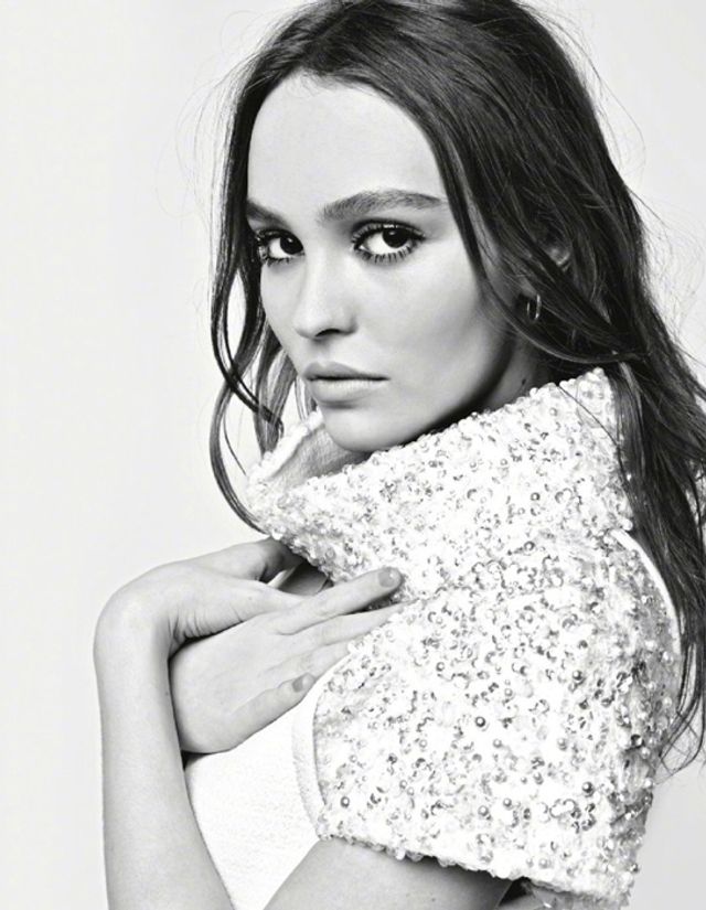 Кара Делевінь і дочка Деппа стали зірками нової колекції Chanel: ефектні фото - фото 184043