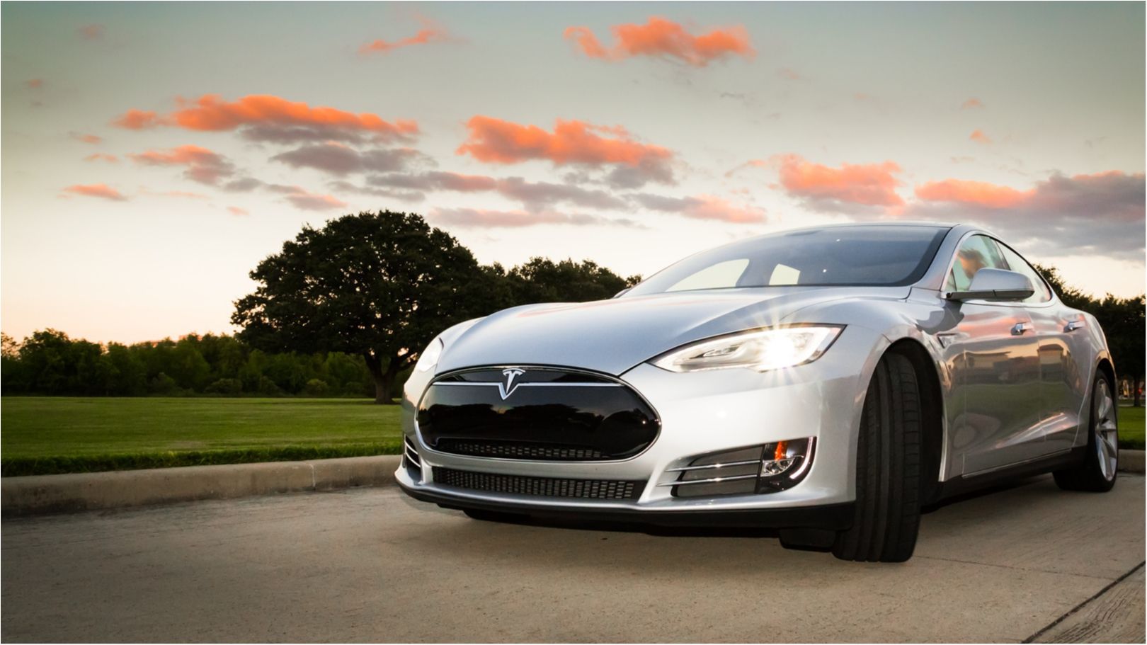 Маск показав перший екземпляр Tesla Model 3