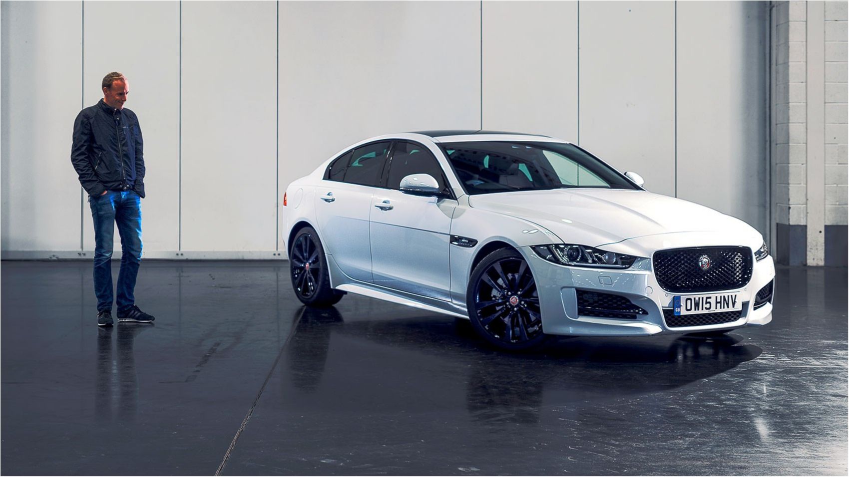 "Гарячий" седан Jaguar XE R засвітився на тестах
