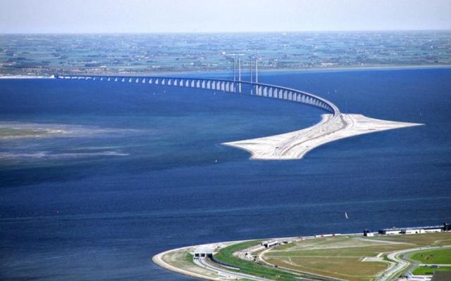 У Голландії з'явився унікальний підводний міст - фото 182154