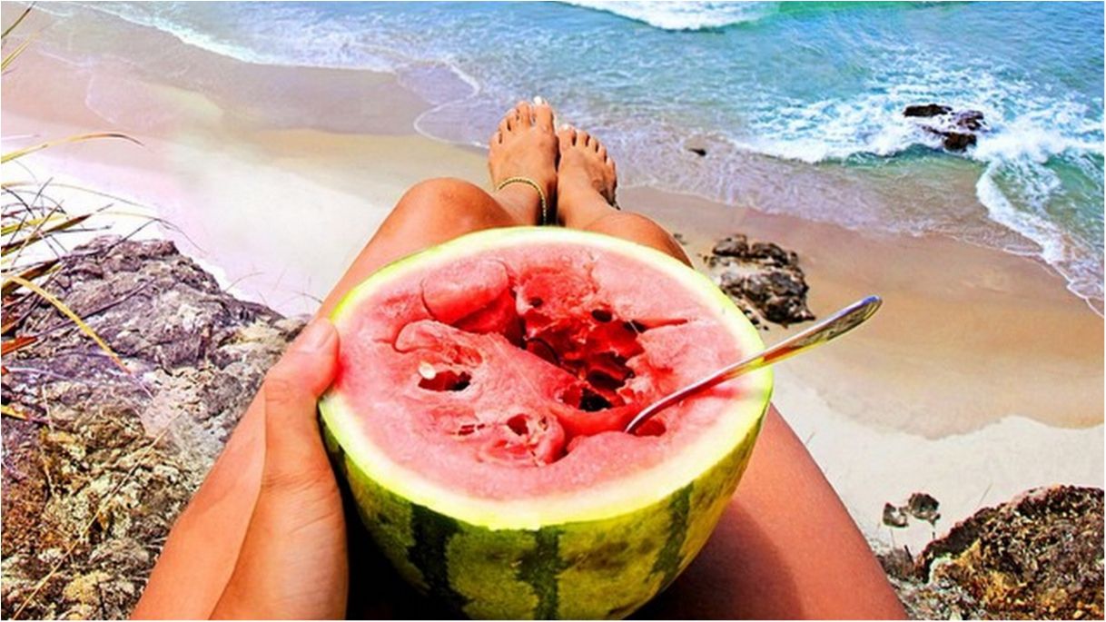 Чому дієтологи радять їсти кавун щодня?