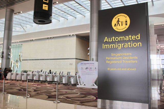 Як виглядає найкращий аеропорт світу: ефектні фото - фото 184196