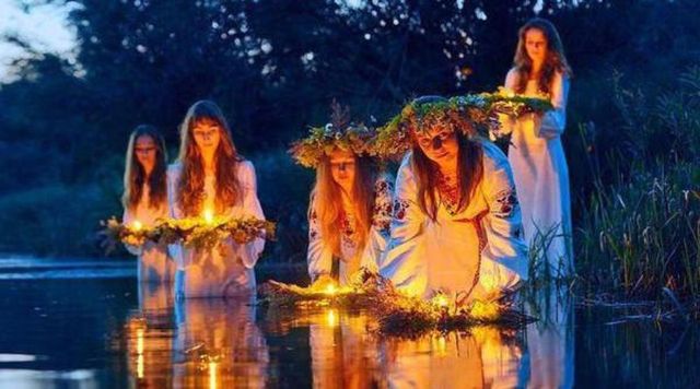 Дівчата гадають на свого нареченого - фото 179200