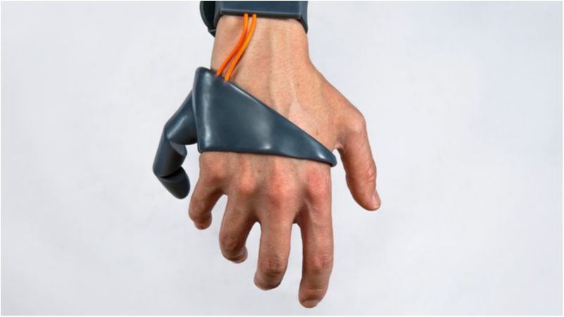 Англійка вигадала унікальний "шостий палець"