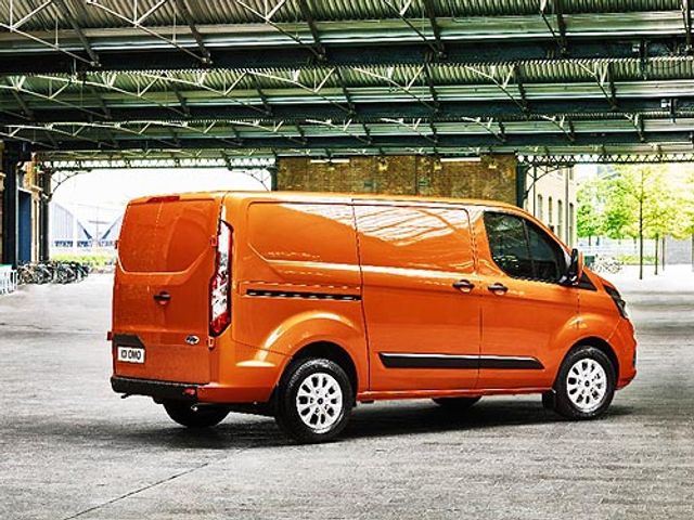 Оновлений фургон від Ford: ефектні фото - фото 182520